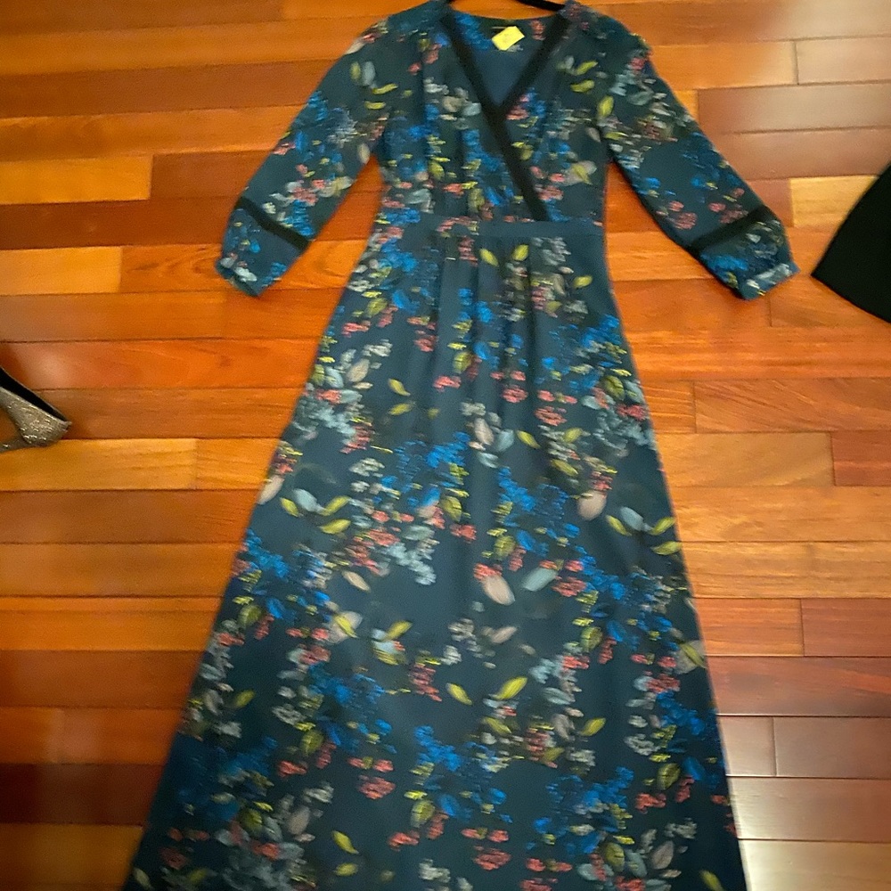 Long sleeve dress with pockets!